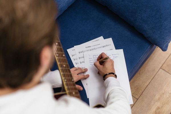 10 façons de composer une chanson personnalisée mémorable