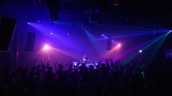 Transformez vos soirées à Bourges avec les meilleurs DJS
